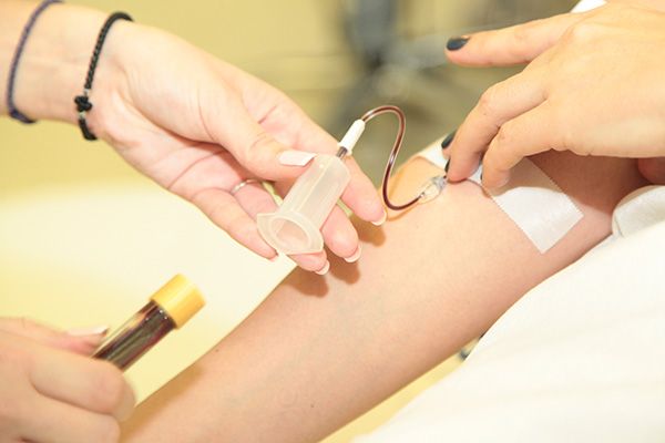 забор крови при PRP-терапии